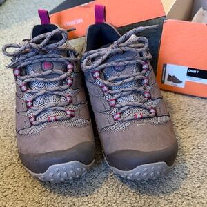 Women’s Brown Merrell Hiking Shoes with Pink Accents size 9 worn once other new